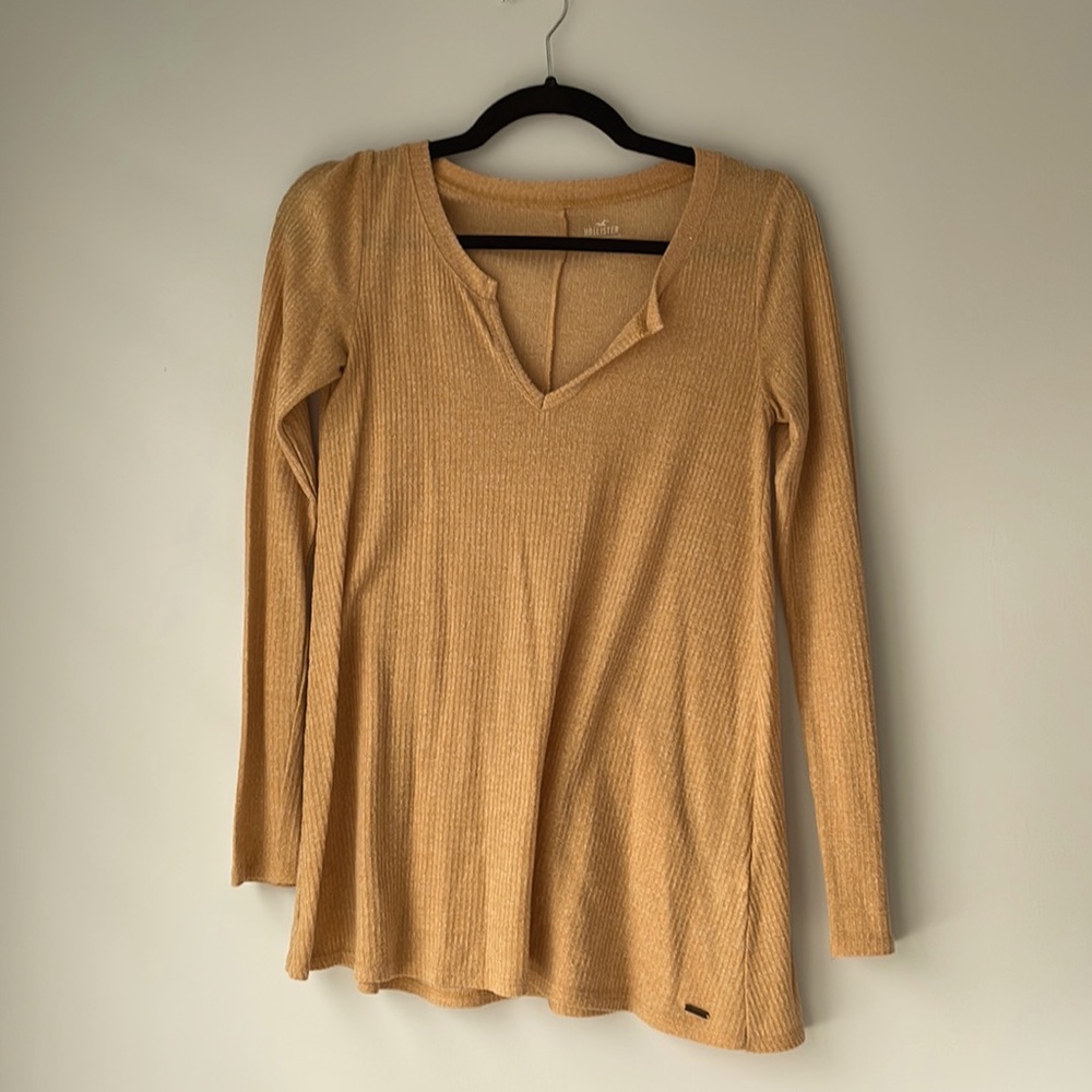 Hollister Soft mustard yellow v neck long sleeve